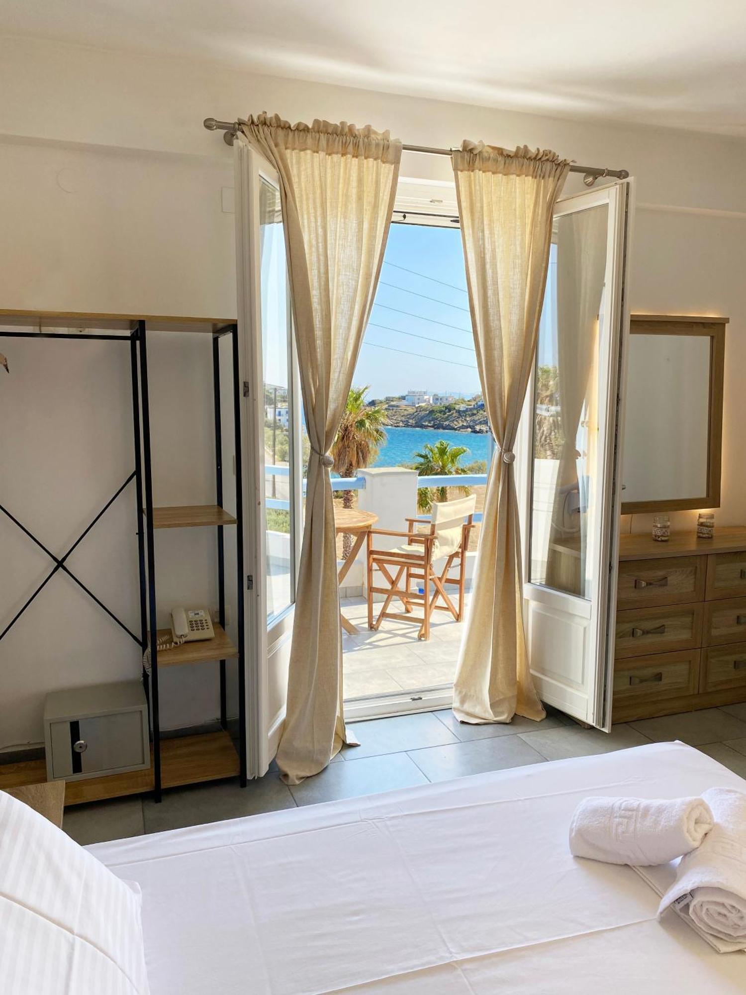 Agnadi Syros Beachfront Studios & Rooms Mégas Yialós-Nítes エクステリア 写真