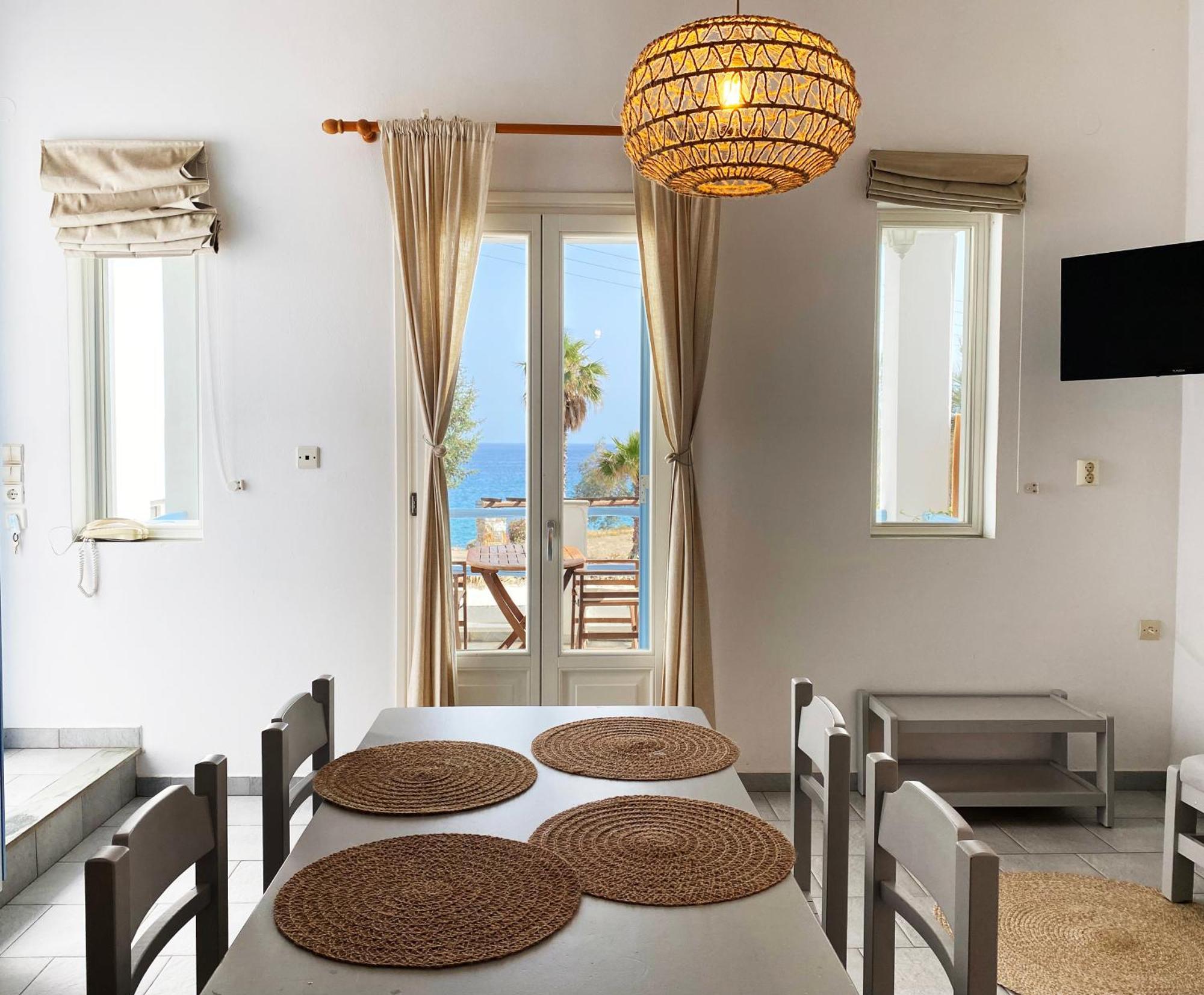 Agnadi Syros Beachfront Studios & Rooms Mégas Yialós-Nítes エクステリア 写真